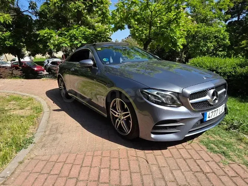 Usado Mercedes E350 299 CV (219 kW) 2020 Gris / plata Coupe