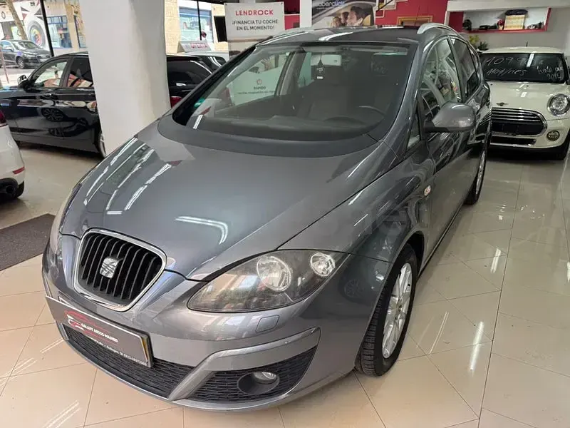 Usado Seat Altea XL Style 125 CV (91 kW) 2013 Gris / plata Monovolumen