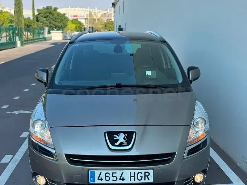 Usado Peugeot 5008 Sport 150 CV (110 kW) 2011 Beige Monovolumen