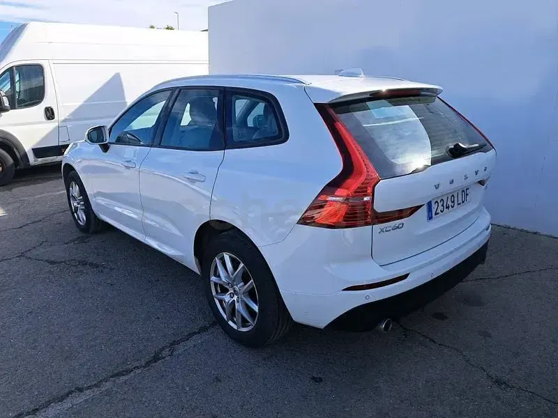 Usado Volvo XC60 Momentum 150 CV (110 kW) 2020 Blanco SUV