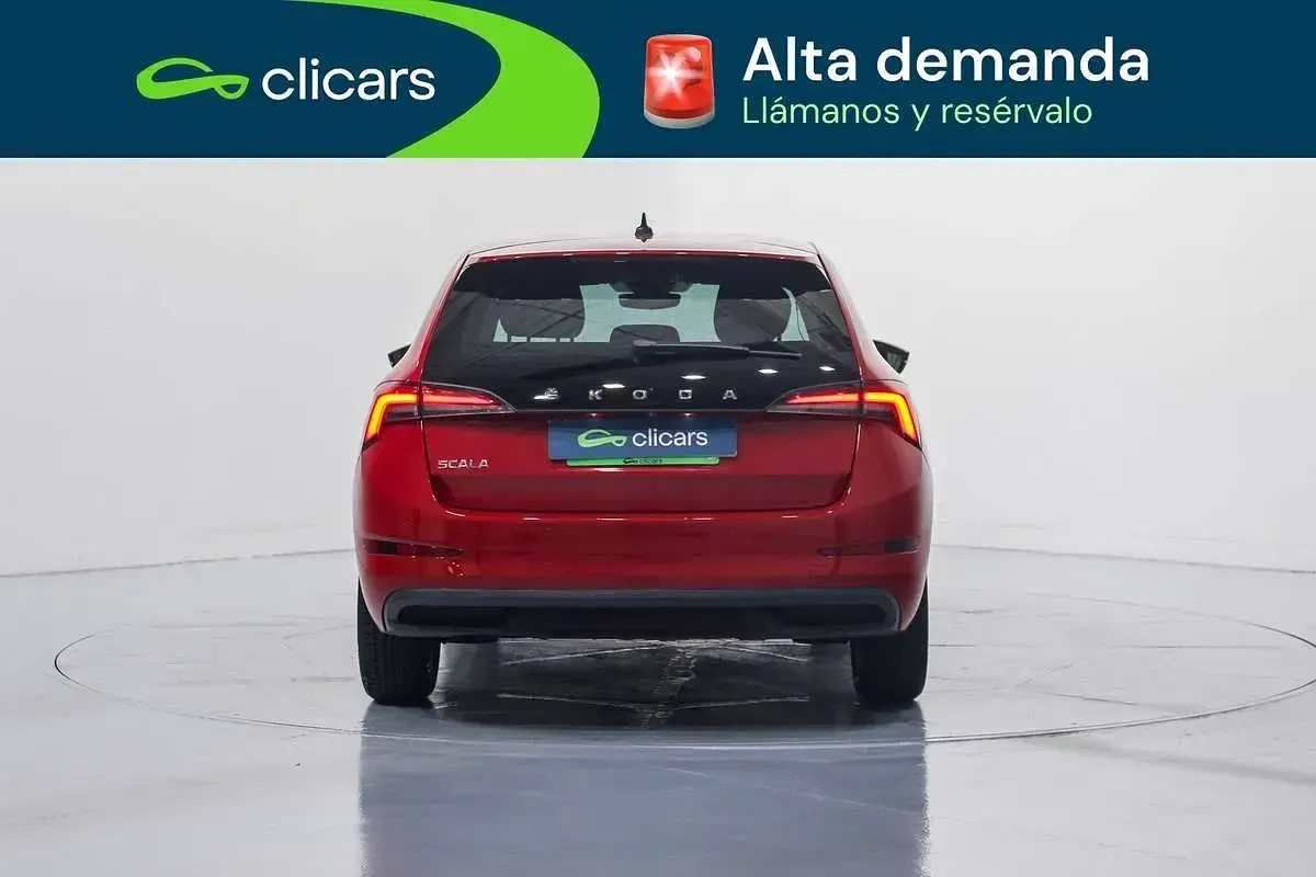 Usado Skoda Scala 95 CV (69 kW) 2022 Rojo Utilitario