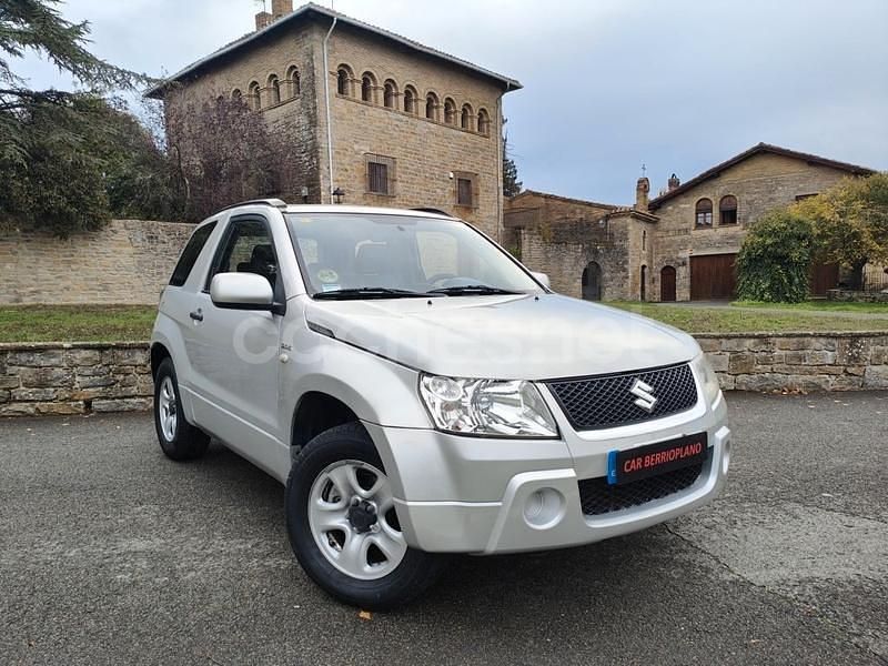 Gris / plata Usado 2007 Suzuki Grand Vitara SUV | 9500 € (Un poco caro) - Imagen 1/4