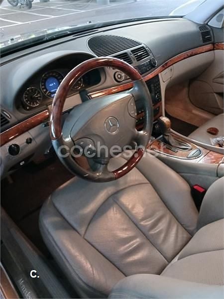 Usado Mercedes E320 Classic 224 CV (164 kW) 2003 Beige Berlina