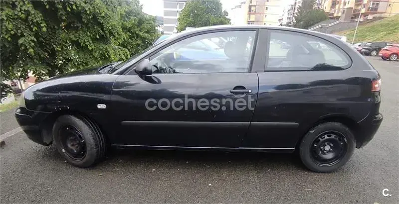 Usado Seat Ibiza Stella 75 CV (55 kW) 2002 Negro Utilitario