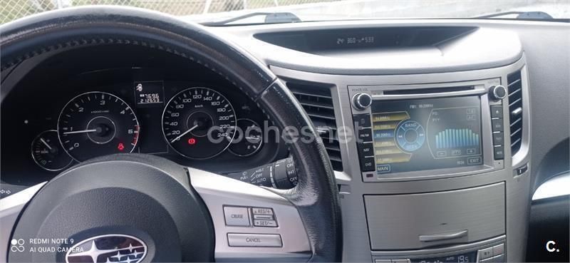 Gris / plata Usado 2011 Subaru Outback SUV | 7999 € (Precio justo) - Imagen 1/4