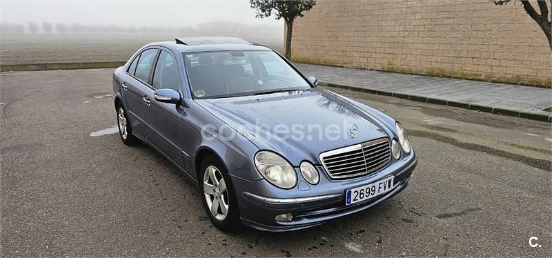 Usado Mercedes E270 Avantgarde 170 CV (125 kW) 2004 Azul Familiar