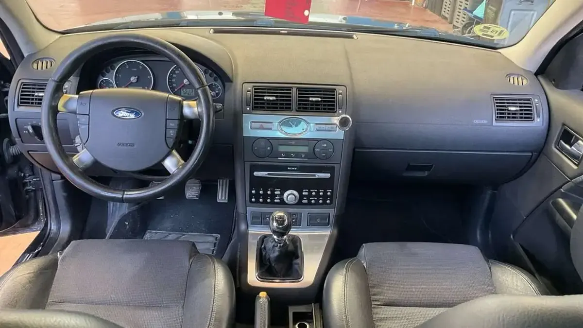 Usado Ford Mondeo Ghia 155 CV (114 kW) 2006 Negro Berlina