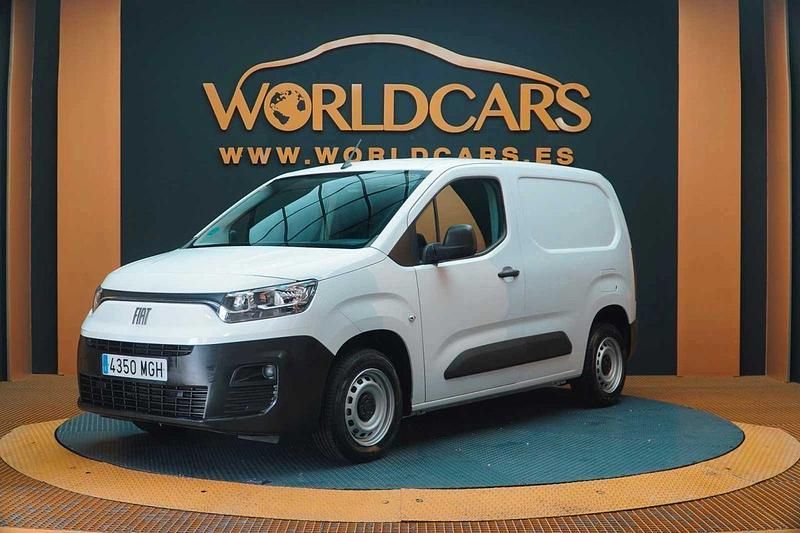 Blanco Usado 2023 Fiat Doblò Monovolumen | 16.705 € (Precio justo) - Imagen 1/4