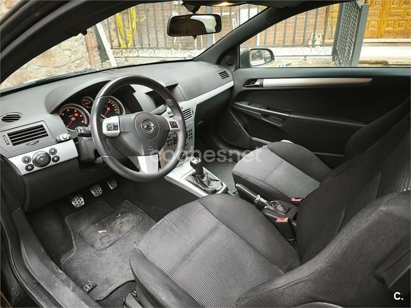 Usado Opel Astra GTC Sport 120 CV (88 kW) 2006 Negro Berlina