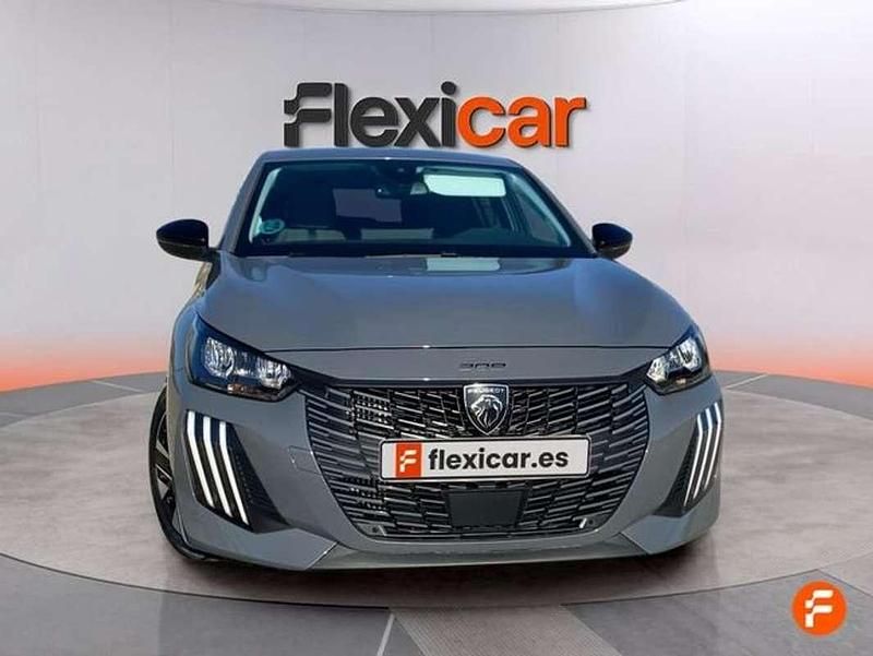 Usado Peugeot 208 Allure 101 CV (74 kW) 2025 Gris Utilitario