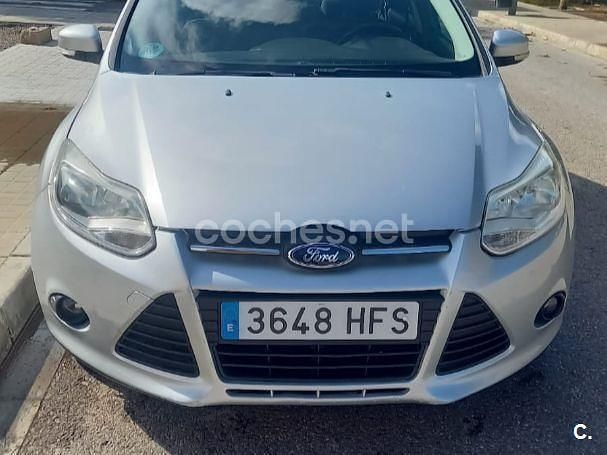 Usado Ford Focus Trend 105 CV (77 kW) 2011 Gris / plata Berlina