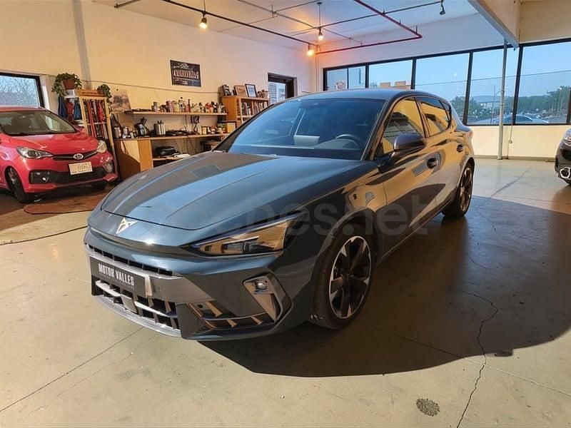 Usado Cupra Leon 150 CV (110 kW) 2024 Gris / plata Berlina