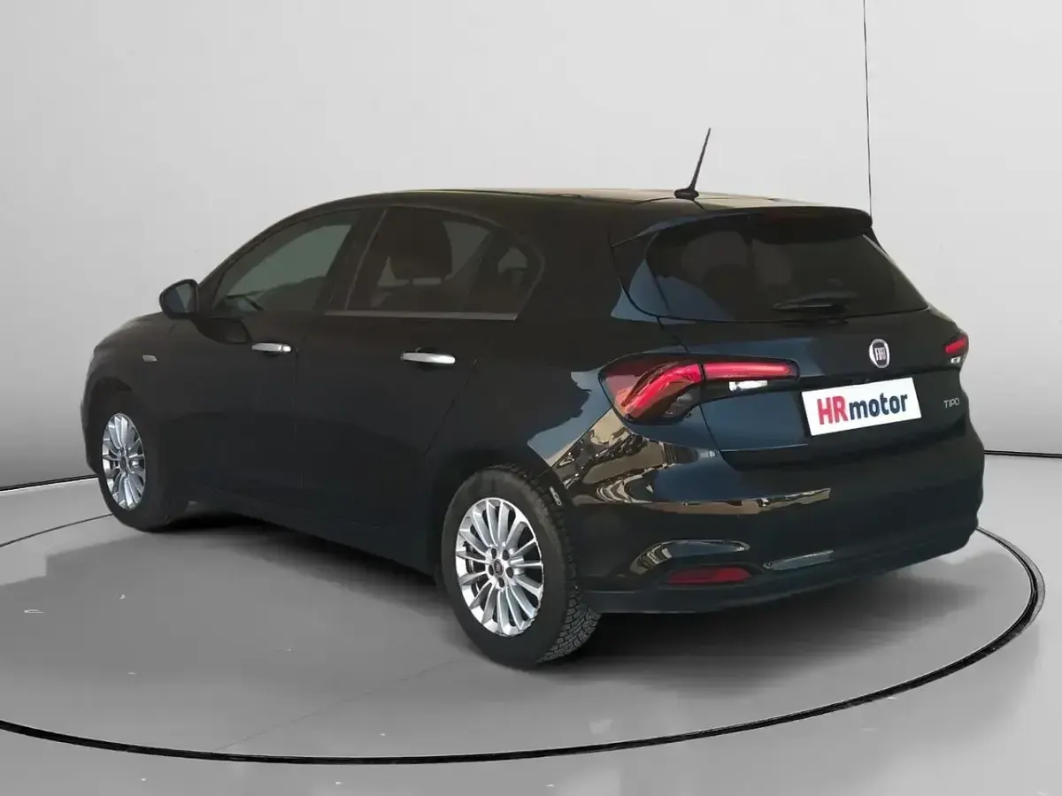 Usado Fiat Tipo Life 101 CV (74 kW) 2021 Negro Familiar