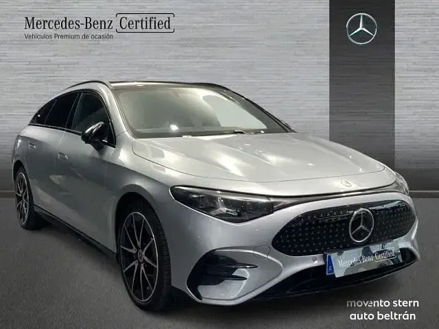Usado Mercedes CLA250e Shooting Brake AMG line 200 kW (272 CV) 2025 Familiar