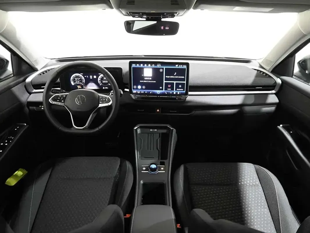 Usado VW T-Roc Edition 116 CV (85 kW) 2025 Negro SUV