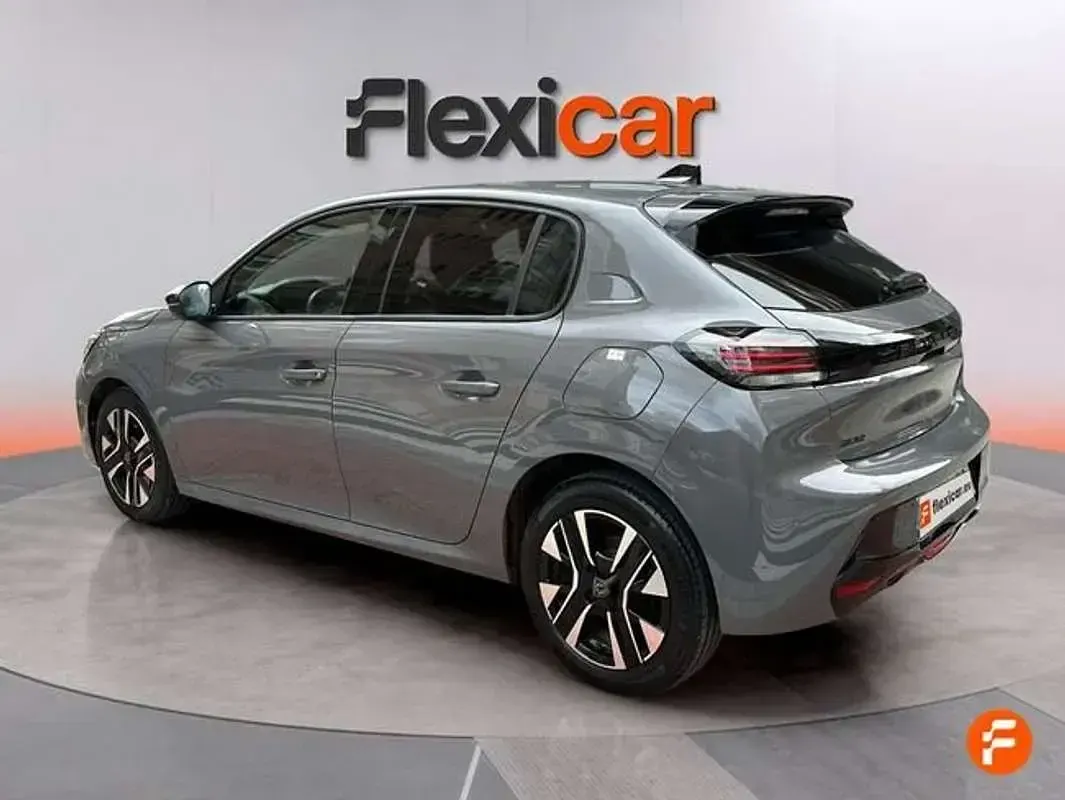 Usado Peugeot 208 Active 102 CV (75 kW) 2025 Gris Utilitario