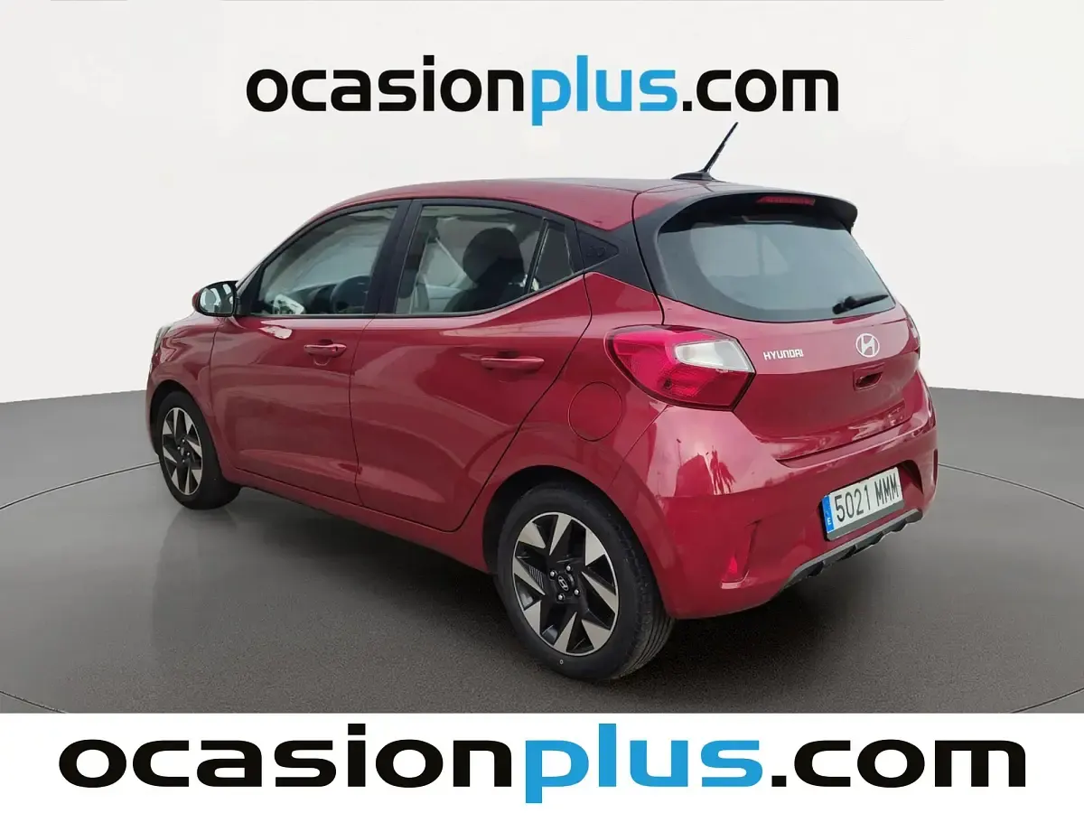 Usado Hyundai i10 67 CV (49 kW) 2023 Rojo Utilitario