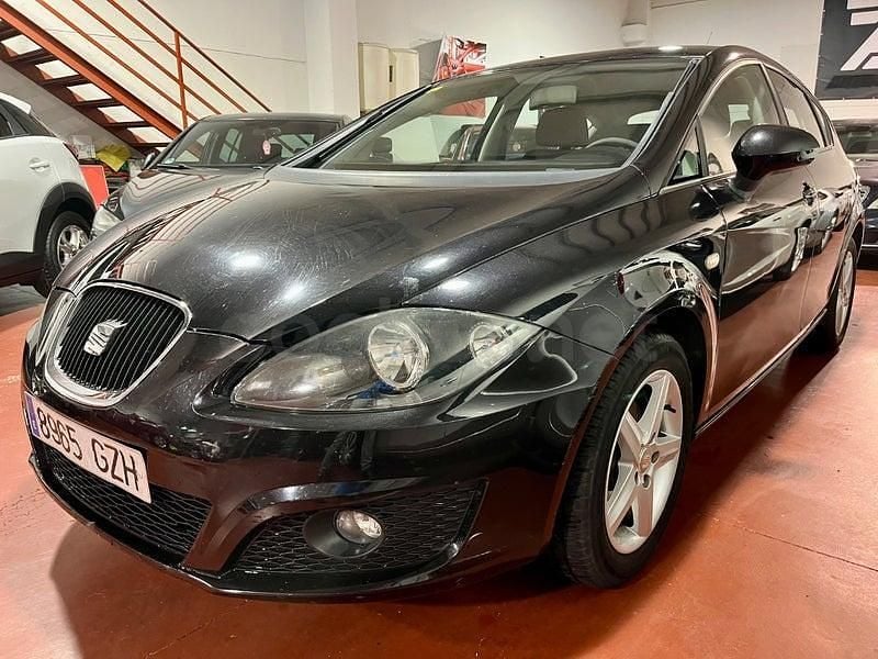 Usado Seat Leon Style 105 CV (77 kW) 2010 Negro Utilitario