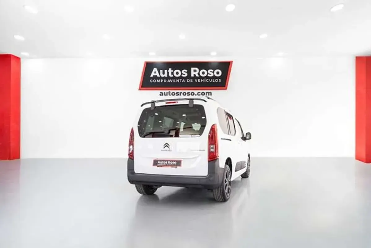 Usado Citroën Berlingo Shine 102 CV (75 kW) 2021 Blanco Monovolumen