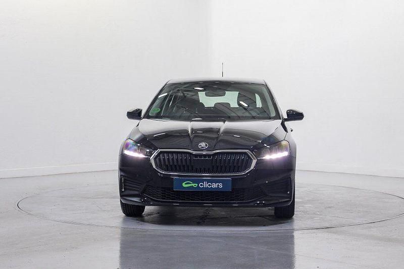 Usado Skoda Fabia Active 80 CV (58 kW) 2022 Blanco Berlina