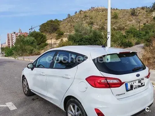 Usado Ford Fiesta Trend 85 CV (62 kW) 2019 Blanco Utilitario