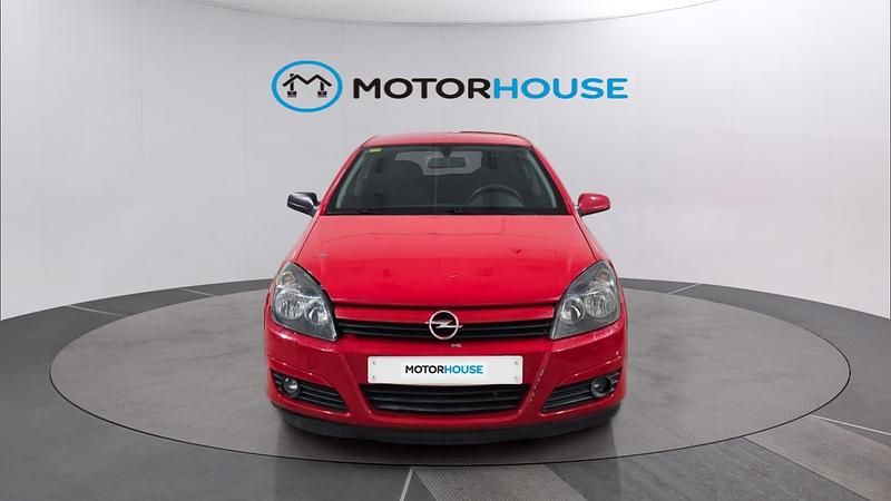 Usado Opel Astra Cosmo 100 CV (73 kW) 2005 Rojo Utilitario