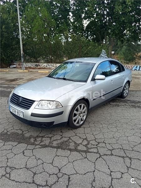 Gris / plata Usado 2001 VW Passat Highline Berlina | 2950 € (Precio justo) - Imagen 1/4