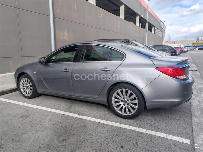 Usado Opel Insignia Sport 160 HP (117 kW) 2011 Cinzento Sedan