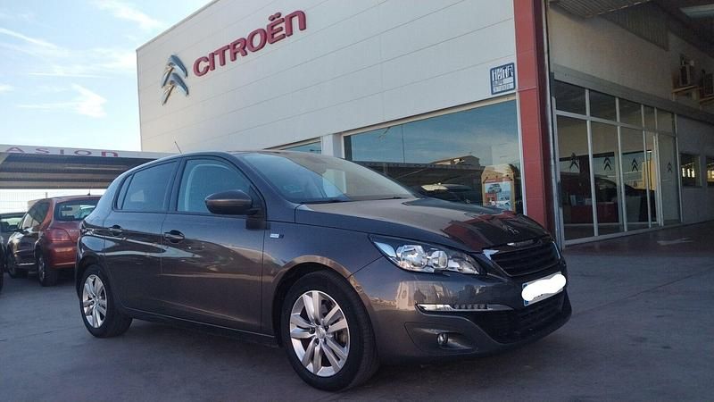Usado Peugeot 308 Allure 115 CV (84 kW) 2015 Gris