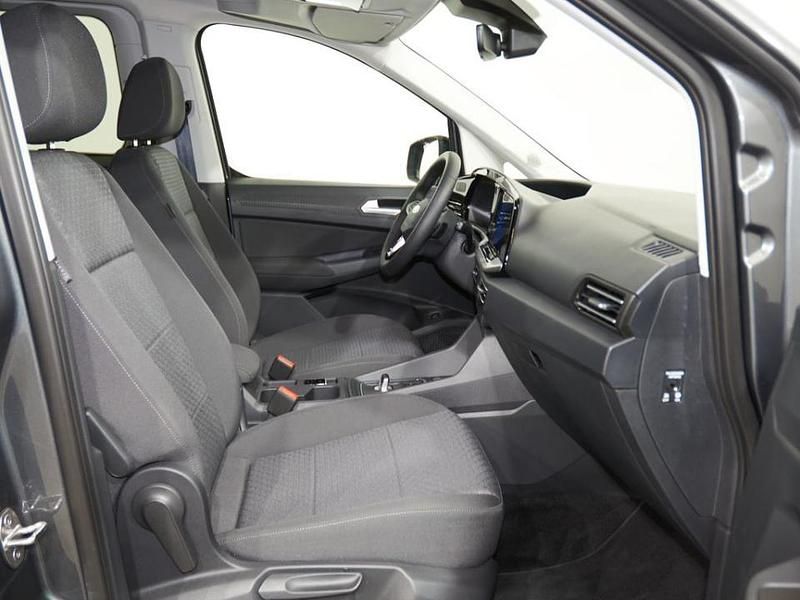 Usado Ford Tourneo Titanium 150 CV (110 kW) 2025 Gris Monovolumen