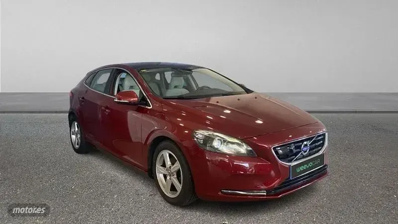 Usado Volvo V40 Summum 115 CV (84 kW) 2014 Rojo