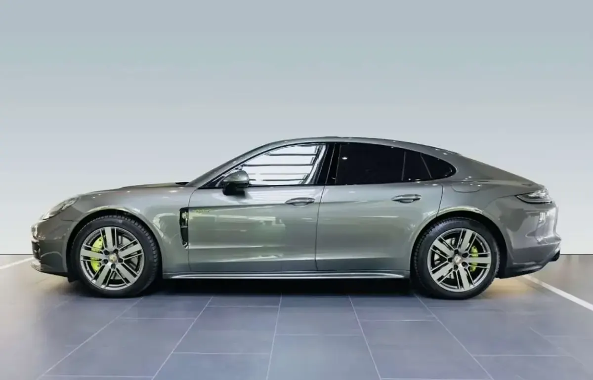 Usado Porsche Panamera 4 E-Hybrid Platinum Edition 462 CV (339 kW) 2023 Verde Utilitario
