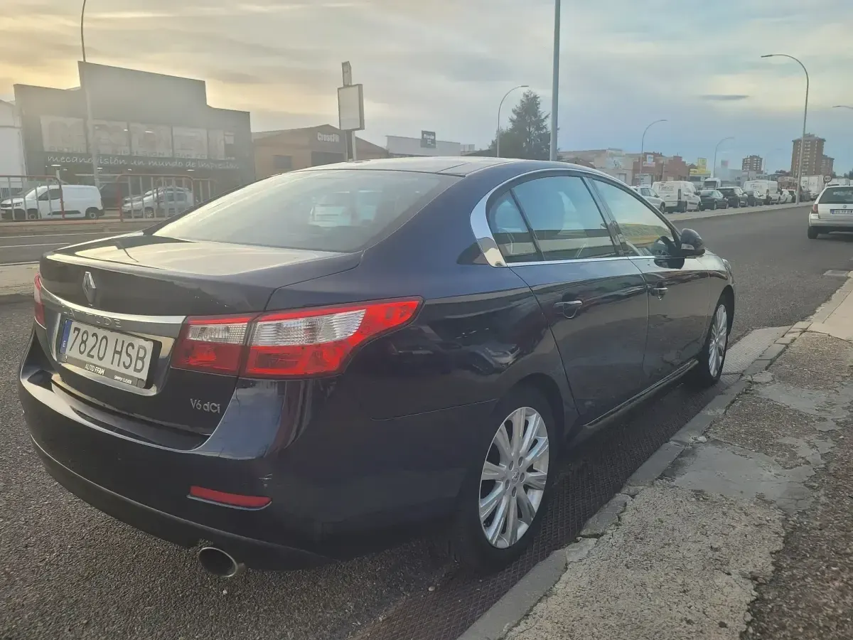Usado Renault Latitude Initiale 240 CV (176 kW) 2013 Gris Berlina