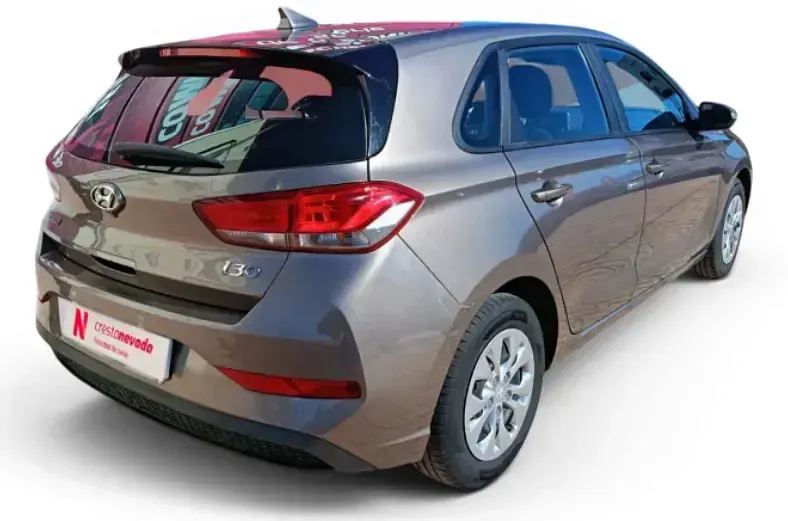 Usado Hyundai i30 110 CV (80 kW) 2021 Gris Utilitario