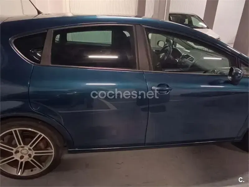 Usado Seat Leon Sport 140 CV (102 kW) 2006 Azul Utilitario