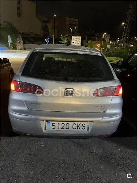 Usado Seat Ibiza Sport 100 CV (73 kW) 2003 Gris / plata Utilitario