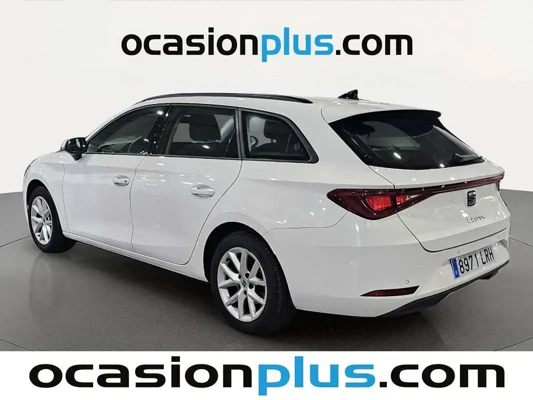 Usado Seat Leon ST Style 150 CV (110 kW) 2021 Blanco Familiar