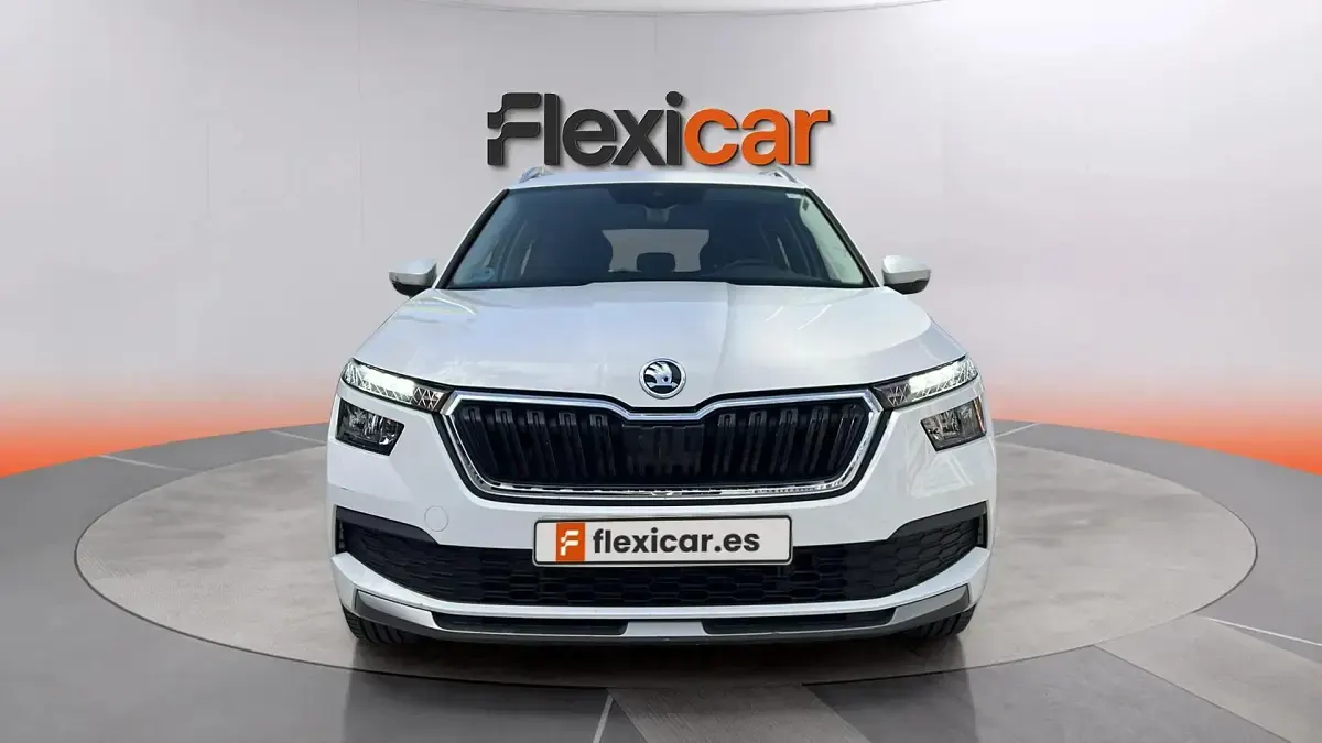 Usado Skoda Kamiq Ambition 110 CV (80 kW) 2021 Blanco SUV