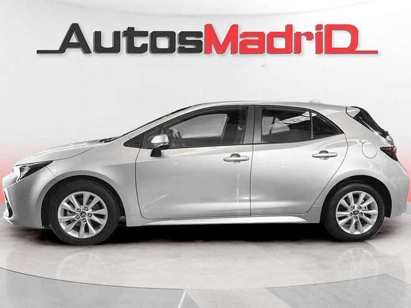 Usado Toyota Corolla Active 141 CV (103 kW) 2023 Plateado Familiar
