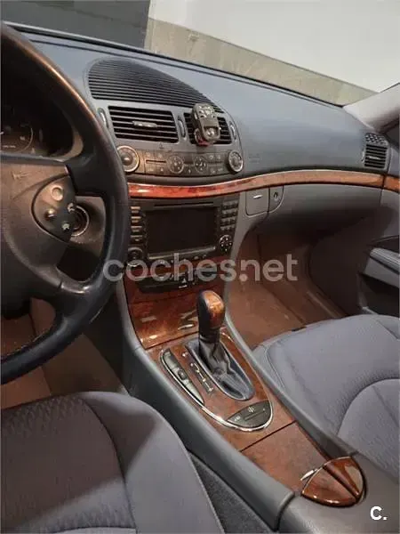 Usado Mercedes E320 Elegance 204 CV (150 kW) 2002 Azul Familiar