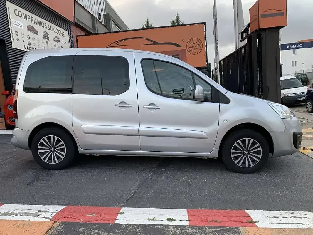Usado Peugeot TePee Active 99 CV (72 kW) 2017 Gris Van