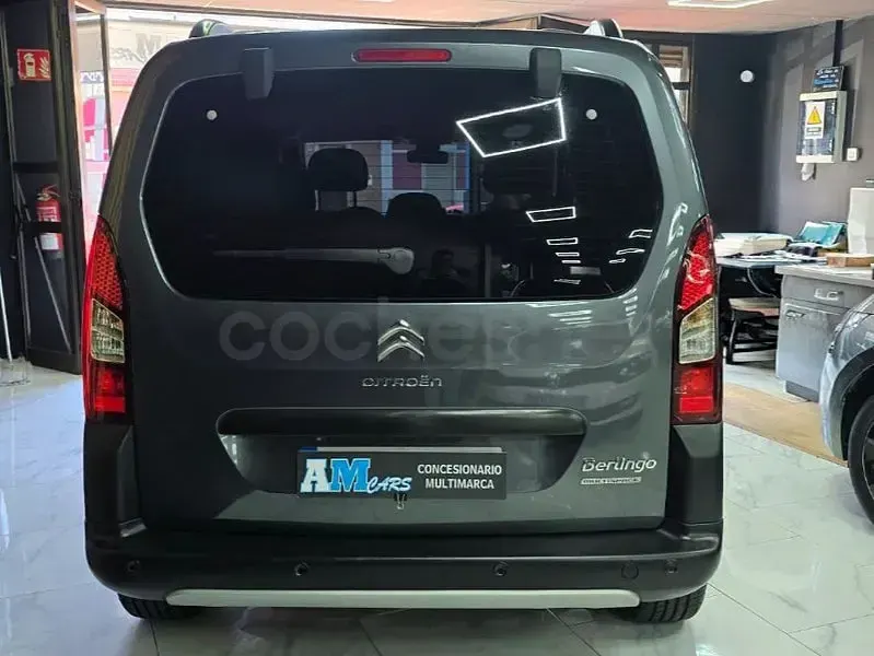 Usado Citroën Berlingo Shine 100 CV (73 kW) 2018 Gris / plata Monovolumen