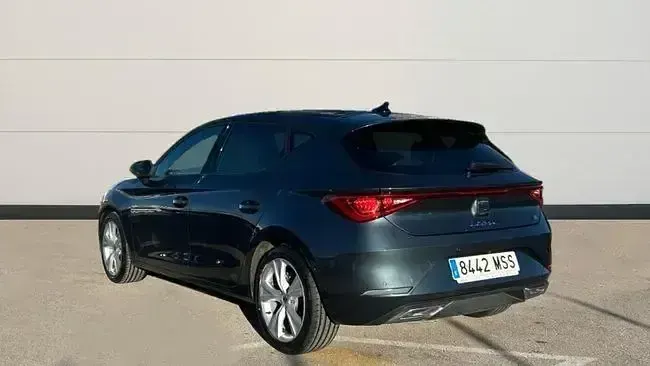 Usado Seat Leon FR 110 CV (80 kW) 2024 Gris / plata Berlina
