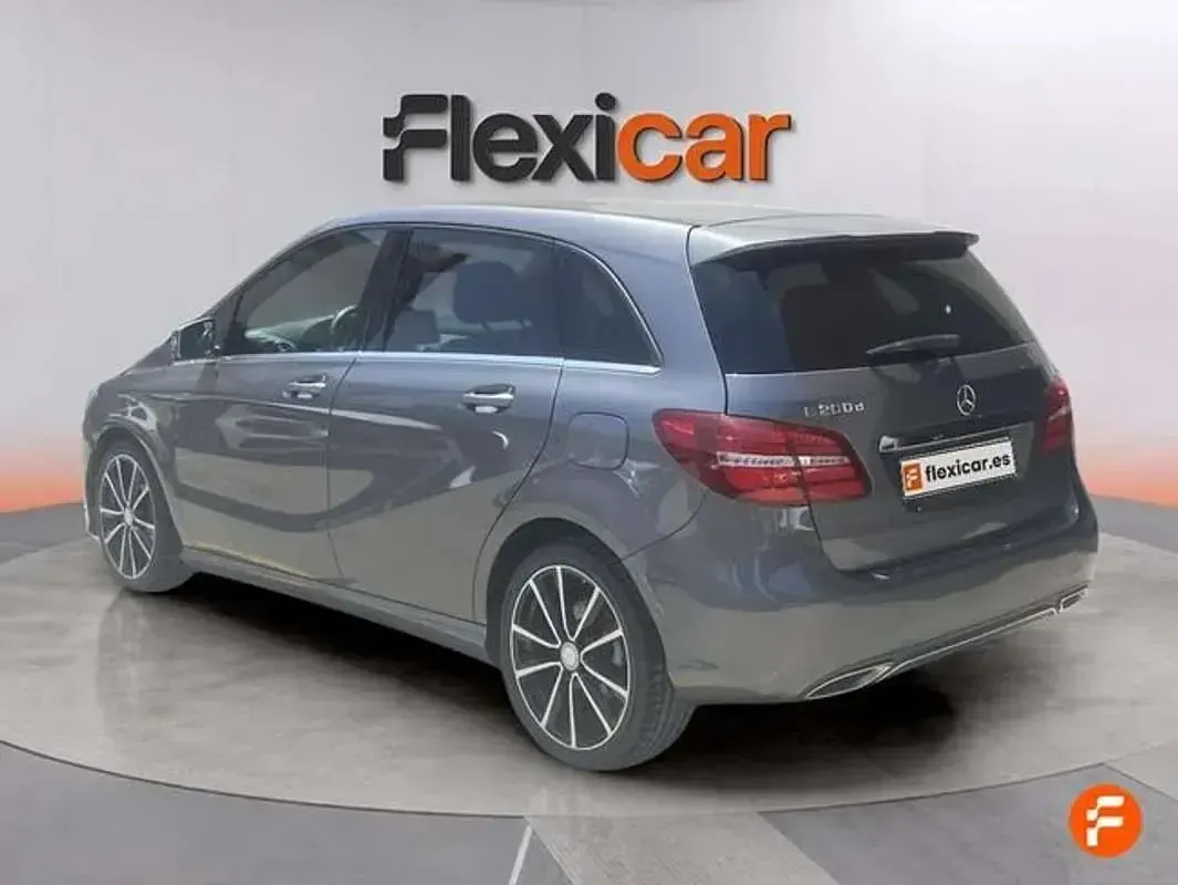 Usado Mercedes B200 139 CV (102 kW) 2017 Gris Utilitario