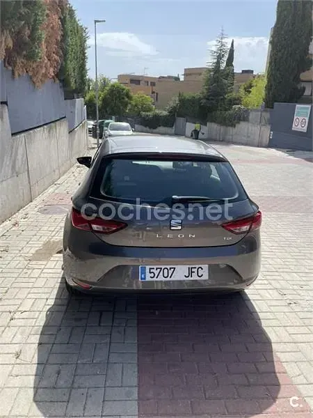 Usado Seat Leon I-Tech 105 CV (77 kW) 2015 Gris / plata Berlina
