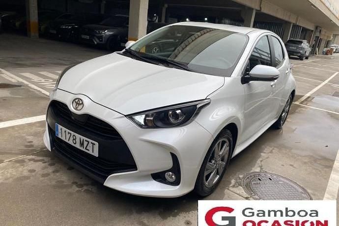 Usado Toyota Yaris Hybrid Active 116 CV (85 kW) 2025 Blanco Utilitario