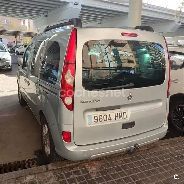 Usado Renault Kangoo Dynamique 110 CV (80 kW) 2012 Gris / plata Monovolumen