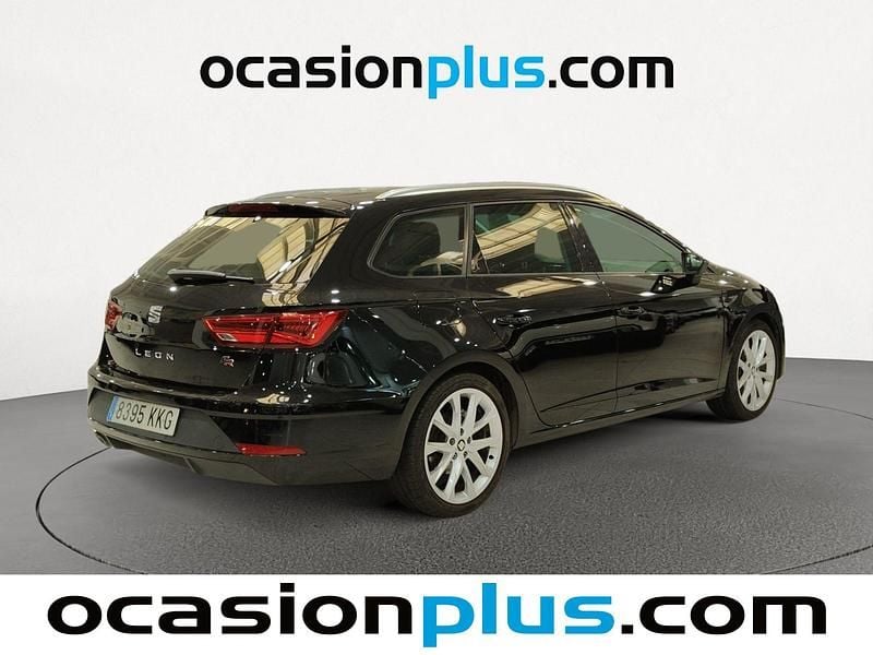 Usado Seat Leon FR 125 CV (91 kW) 2018 Negro Monovolumen