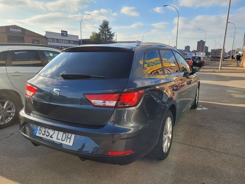 Usado Seat Leon Style 115 CV (84 kW) 2019 Gris Familiar