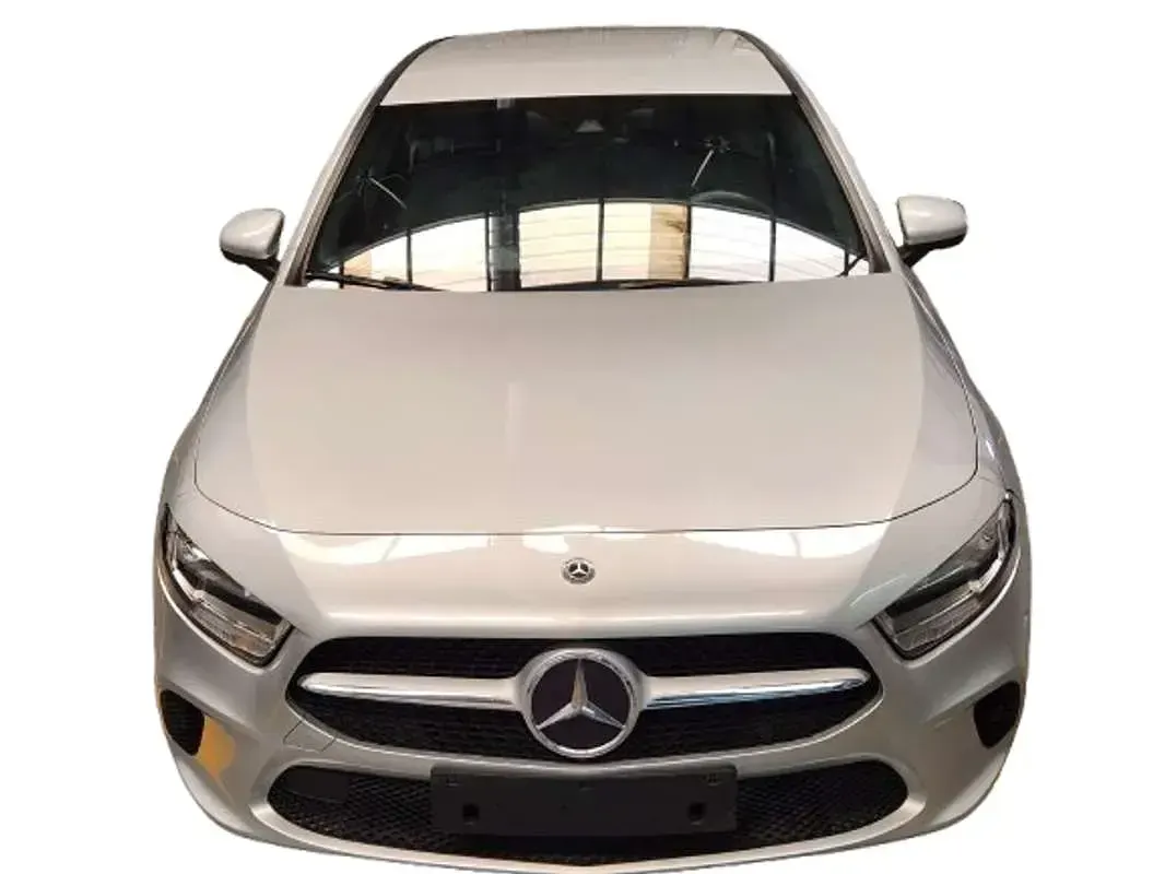 Usado Mercedes A180 116 CV (85 kW) 2020 Plateado Utilitario